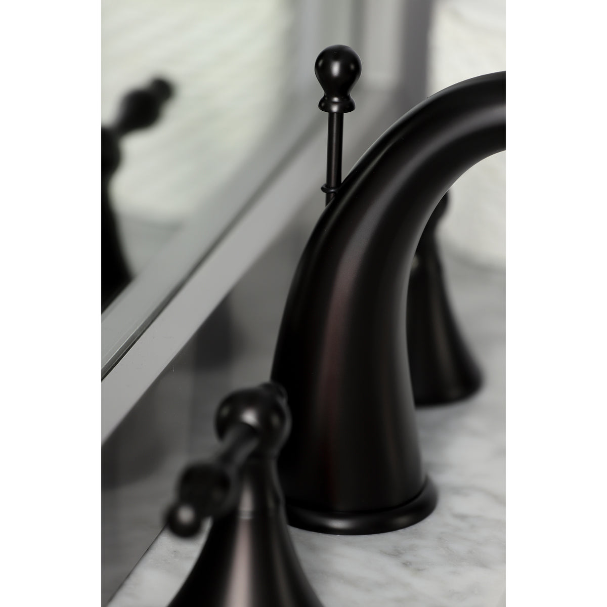 Kingston Brass KS2971NL 8 in. Widespread Bathroom Faucet