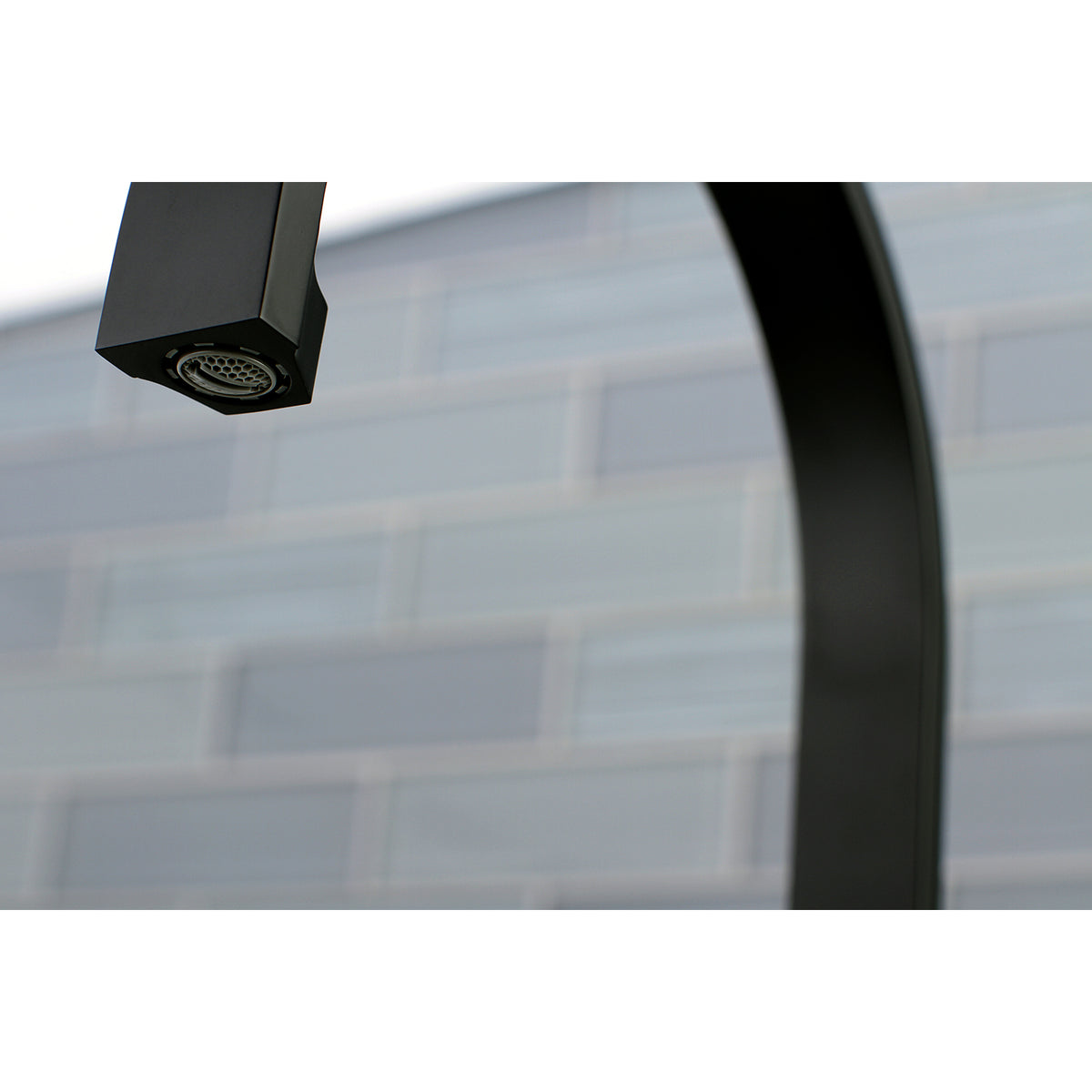 Gourmetier LS8713CTLSP Continental Single-Handle Kitchen Faucet with Side Sprayer