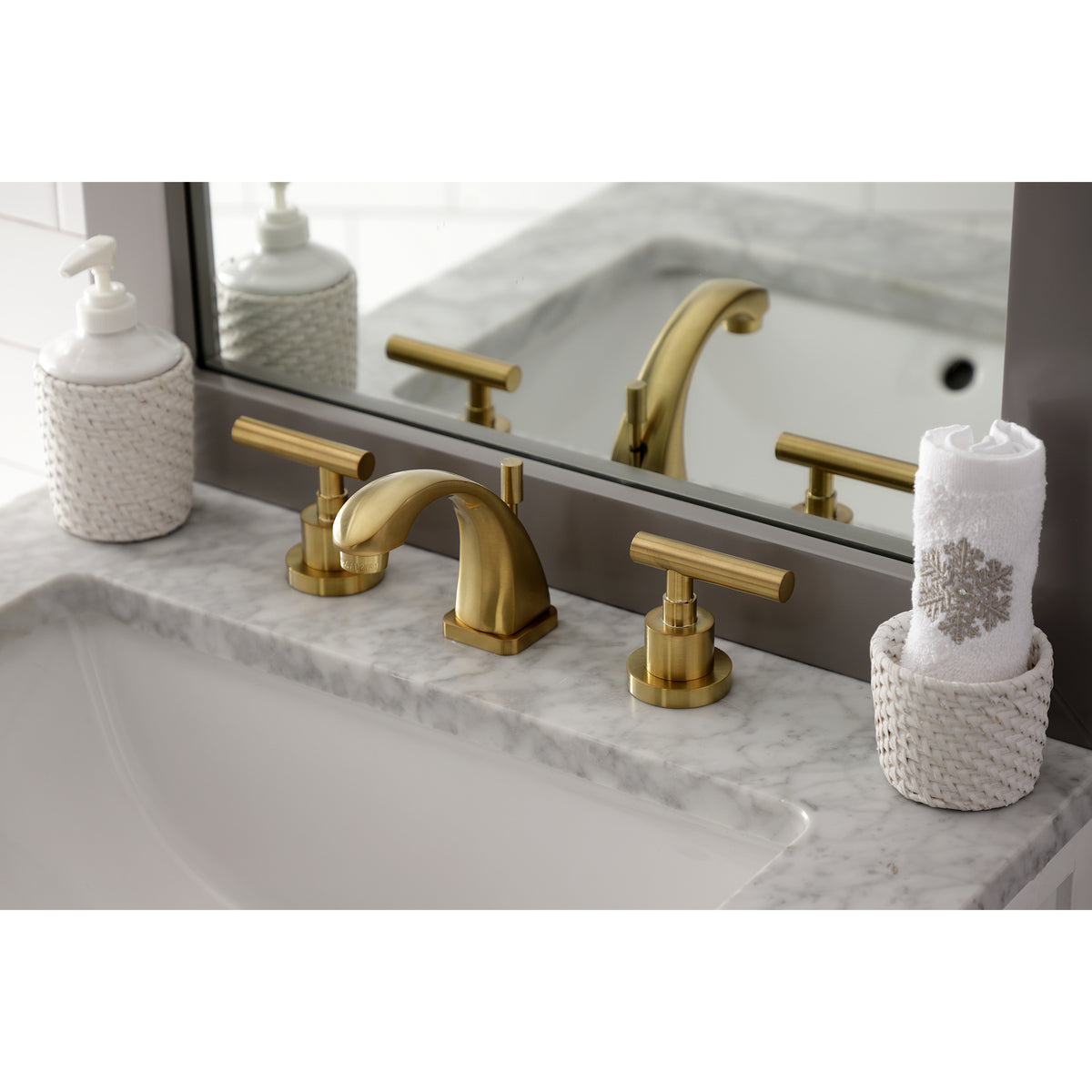 Kingston Brass KS4943CML Manhattan 8 in. Widespread Bathroom Faucet