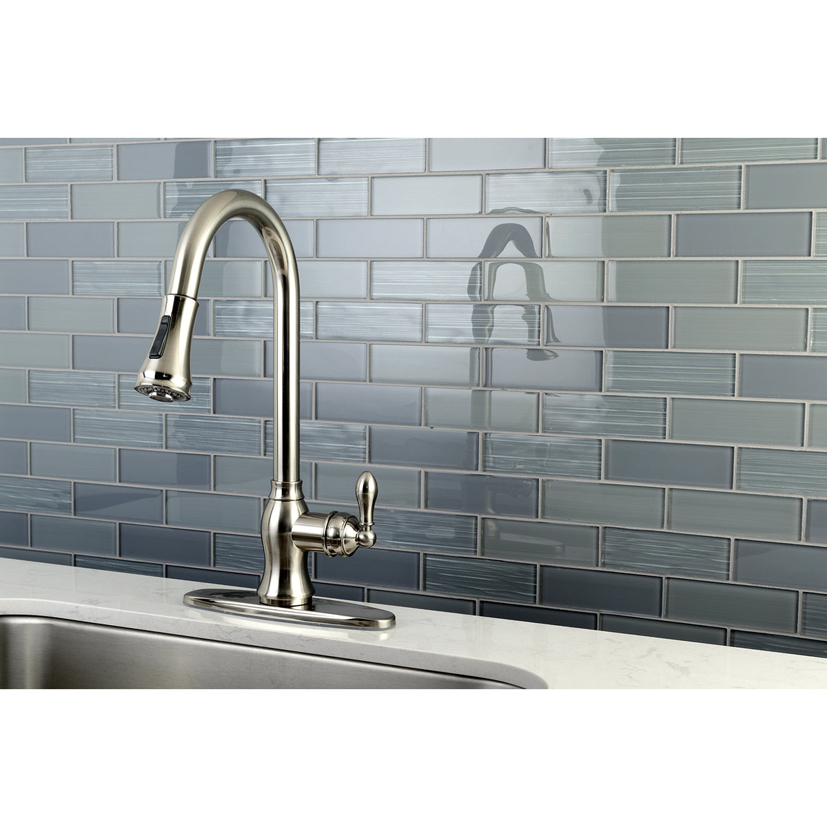 Gourmetier GSY7771ACL American Classic Single-Handle Pull-Down Sprayer Kitchen Faucet