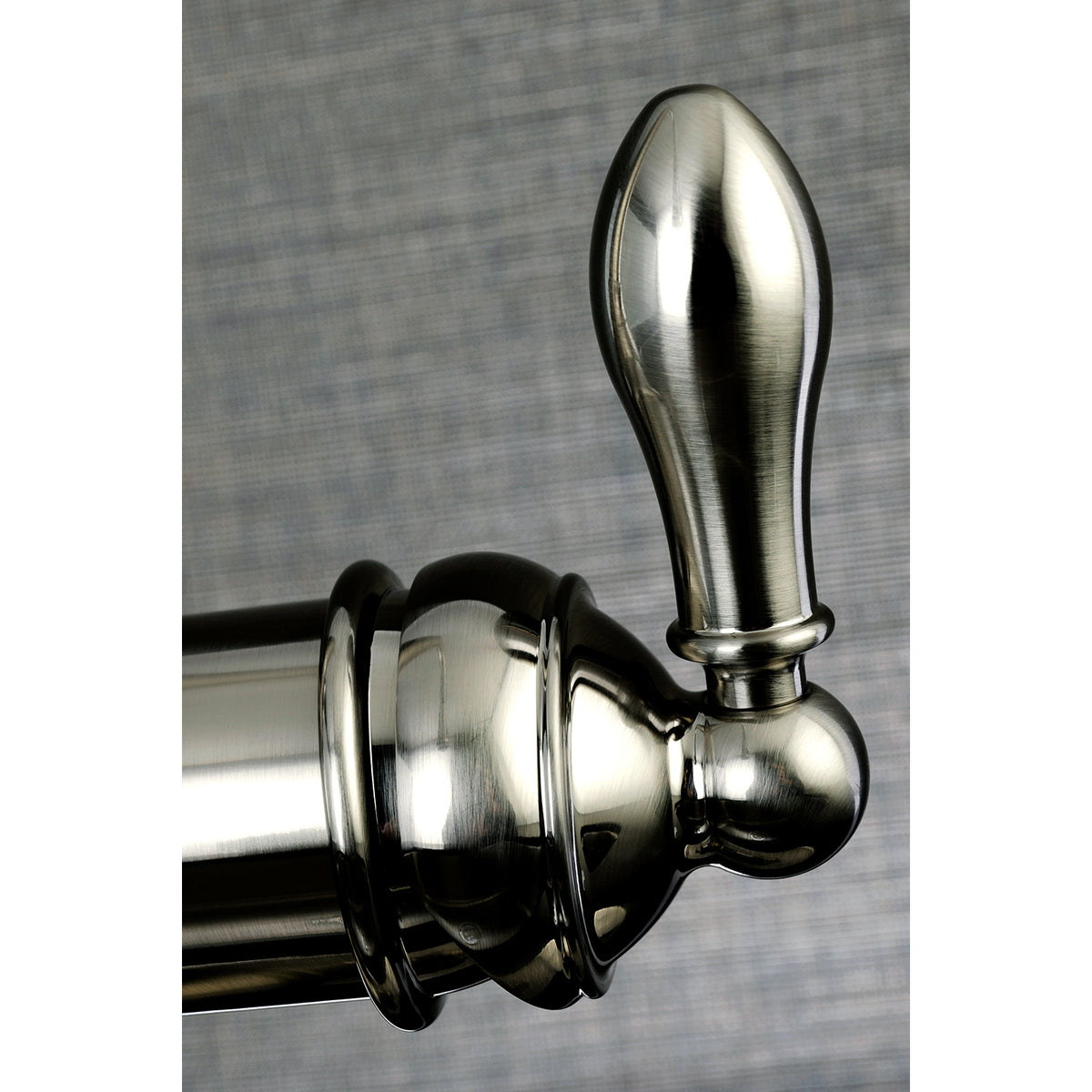 Gourmetier GSY7771ACL American Classic Single-Handle Pull-Down Sprayer Kitchen Faucet