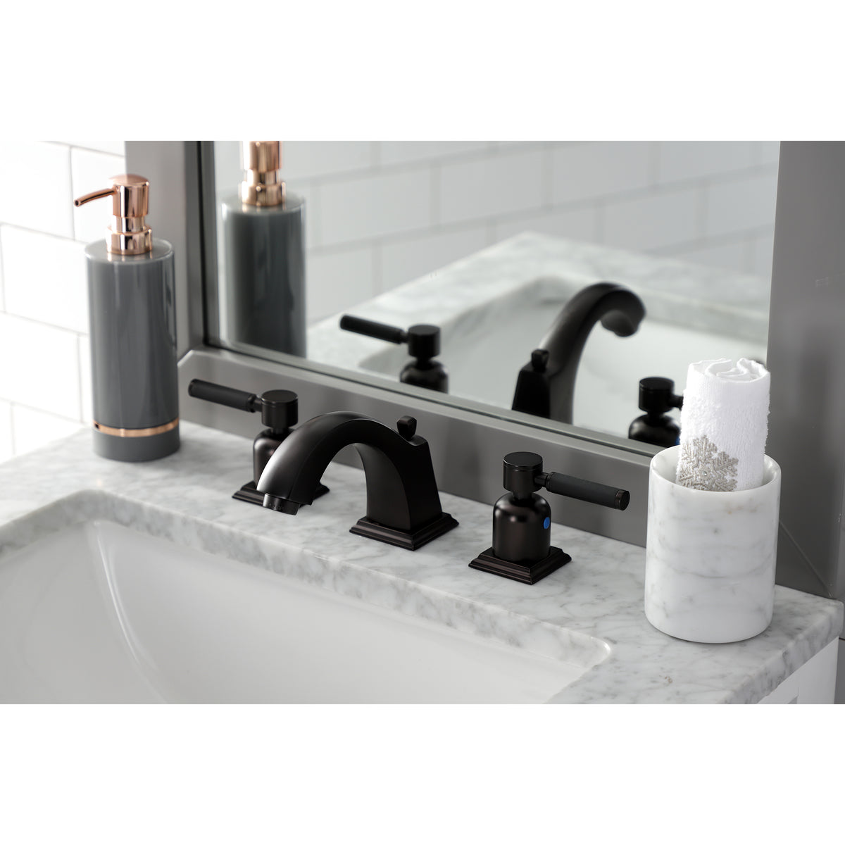 Fauceture FSC4688DKL 8 in. Widespread Bathroom Faucet