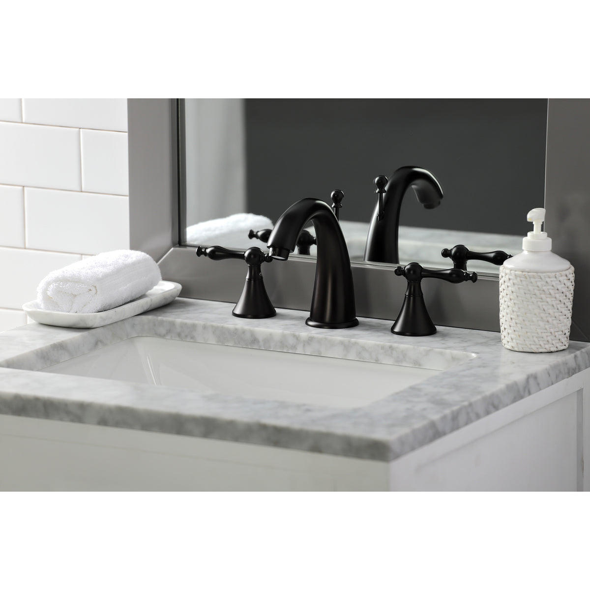 Kingston Brass KS2971NL 8 in. Widespread Bathroom Faucet