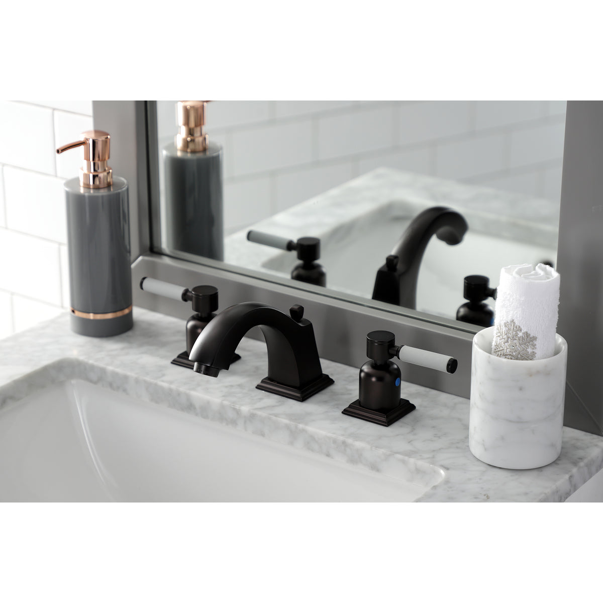 Fauceture FSC4688DKL 8 in. Widespread Bathroom Faucet