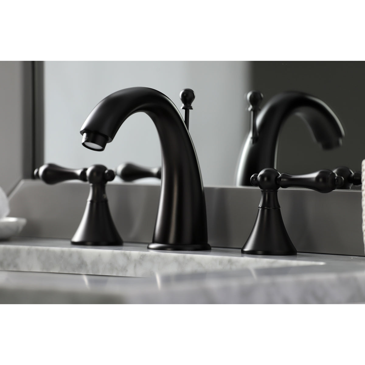 Kingston Brass KS2978AL 8 in. Widespread Bathroom Faucet