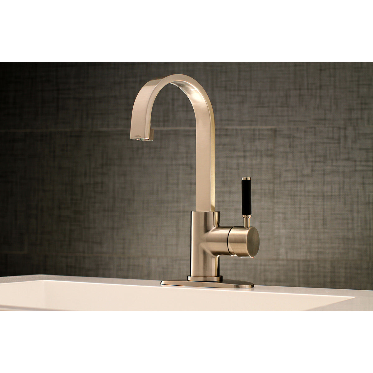 Fauceture LS8218DKL Kaiser Single-Handle Bathroom Faucet Drain