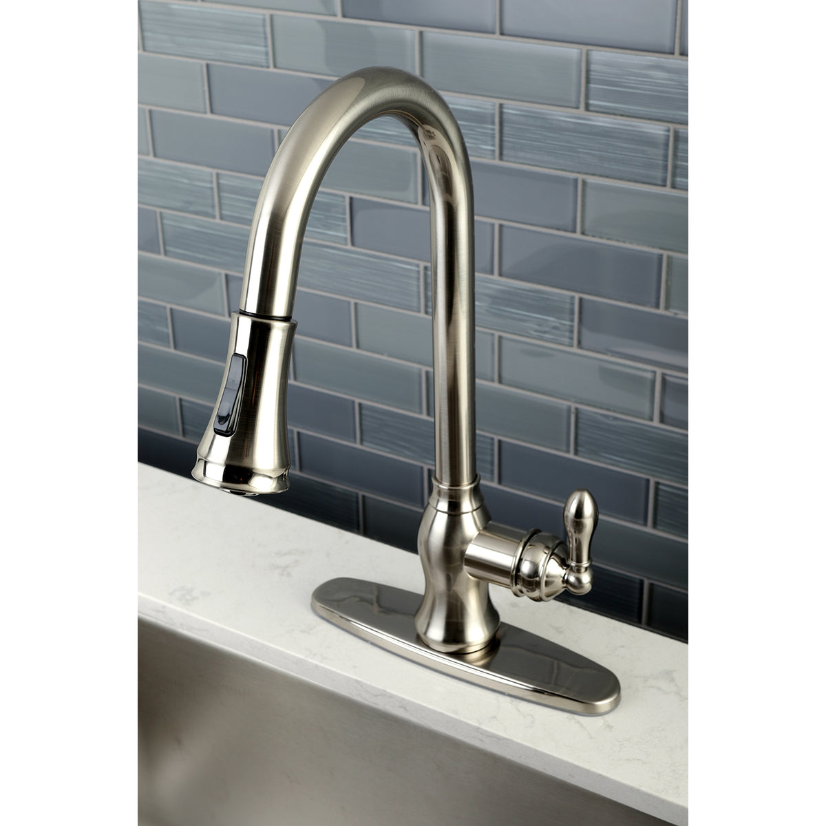 Gourmetier GSY7771ACL American Classic Single-Handle Pull-Down Sprayer Kitchen Faucet