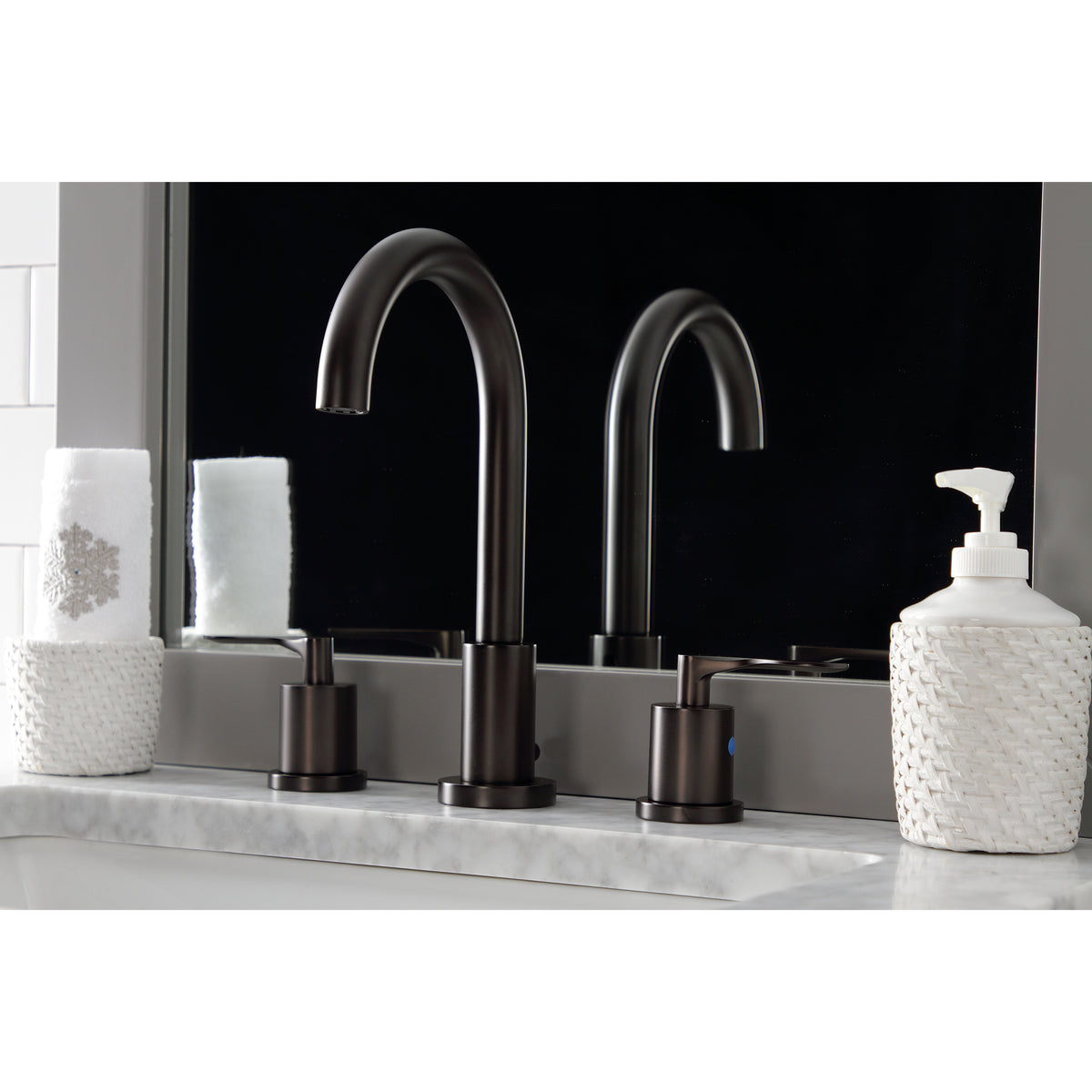 Kingston Brass FSC8925SVL Serena Widespread Bathroom Faucet with Brass Pop-Up