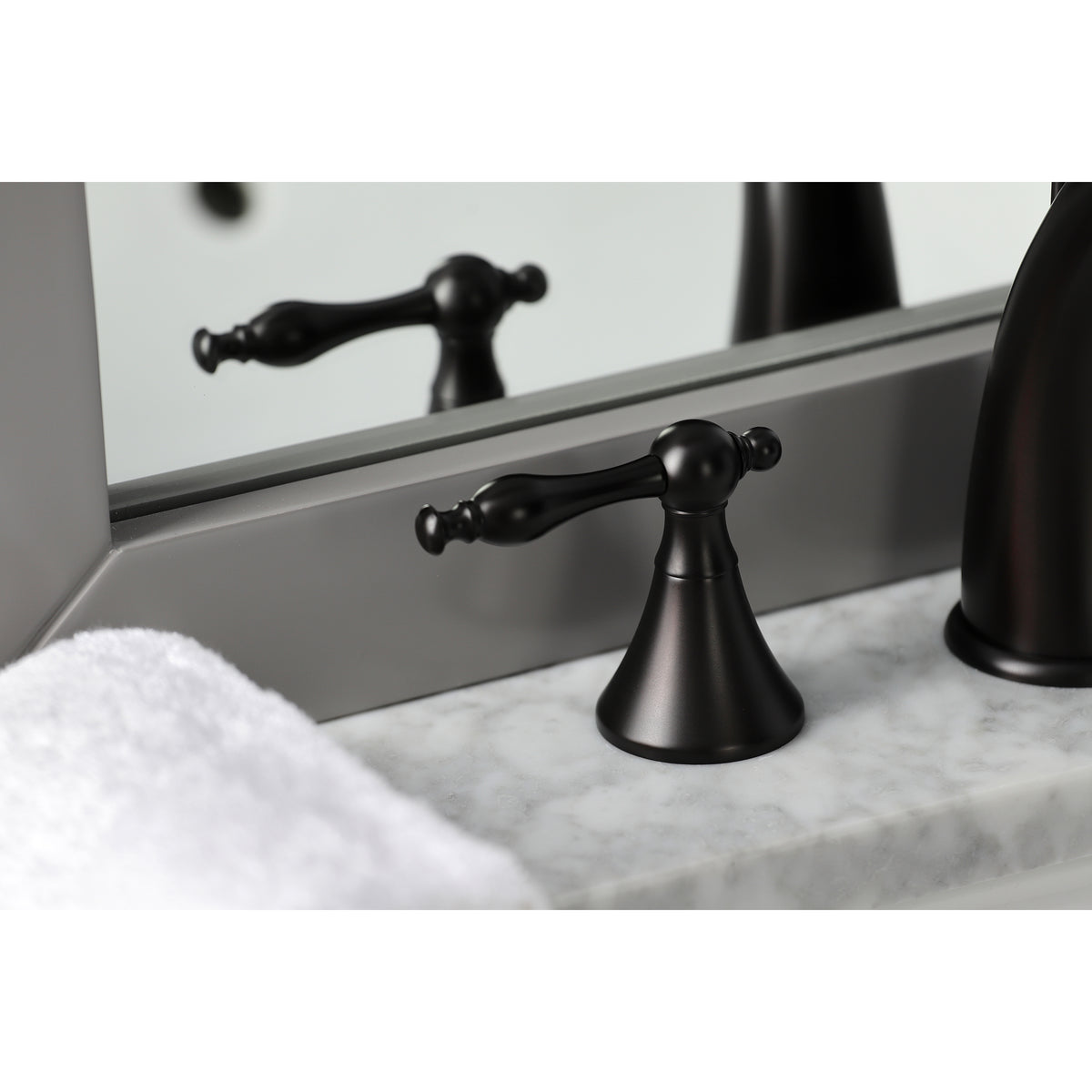 Kingston Brass KS2971NL 8 in. Widespread Bathroom Faucet