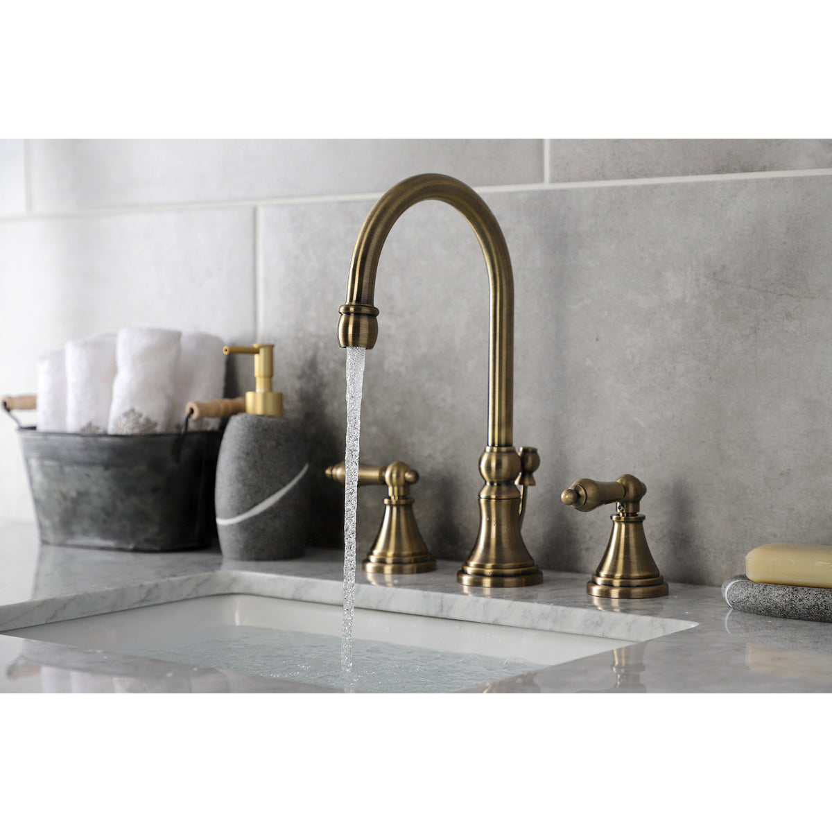 Kingston Brass KS2980AL Governor Widespread Bathroom Faucet