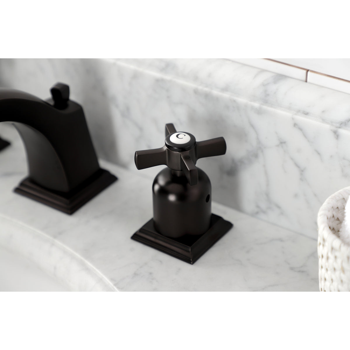 Fauceture FSC4685ZX 8 in. Widespread Bathroom Faucet