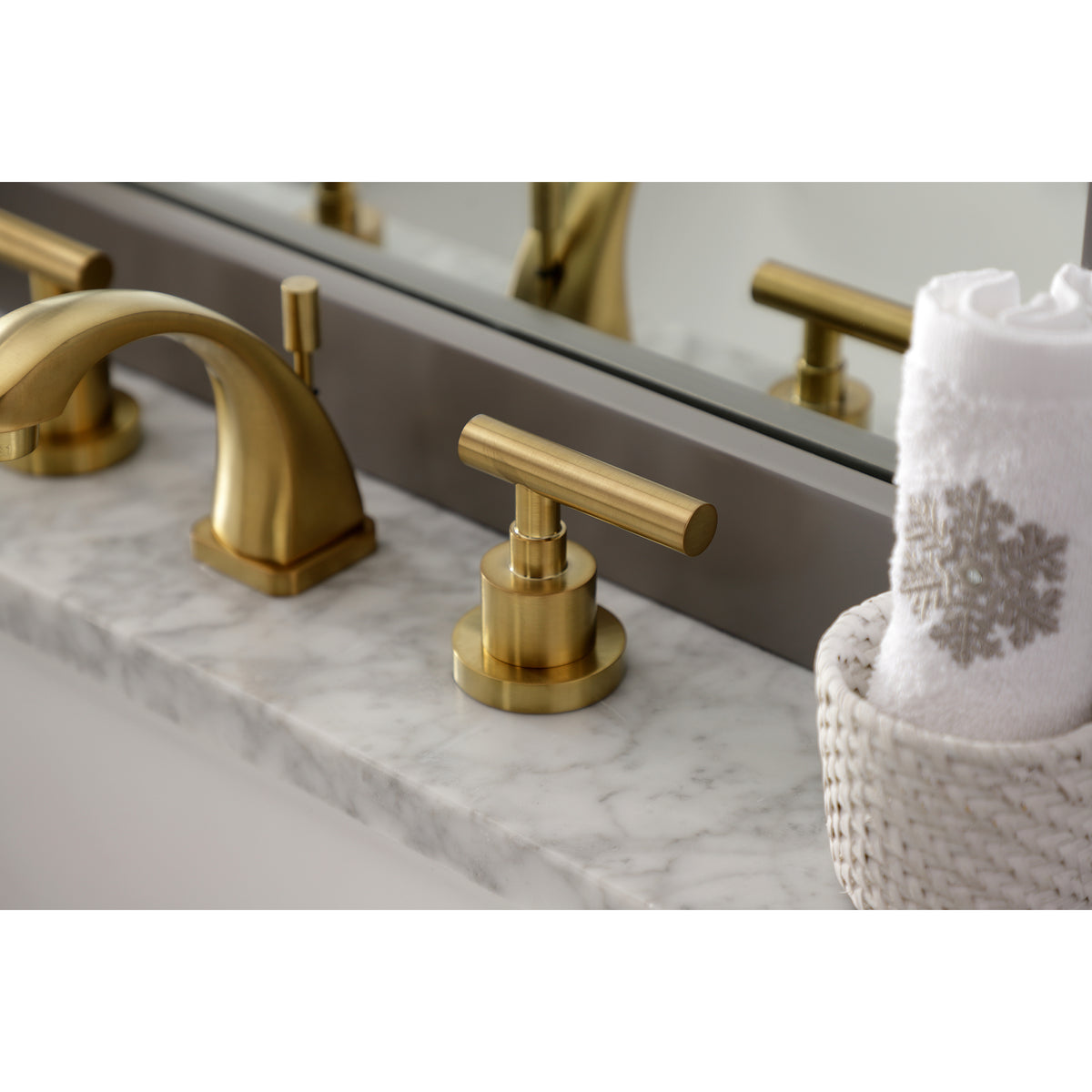 Kingston Brass KS4943CML Manhattan 8 in. Widespread Bathroom Faucet
