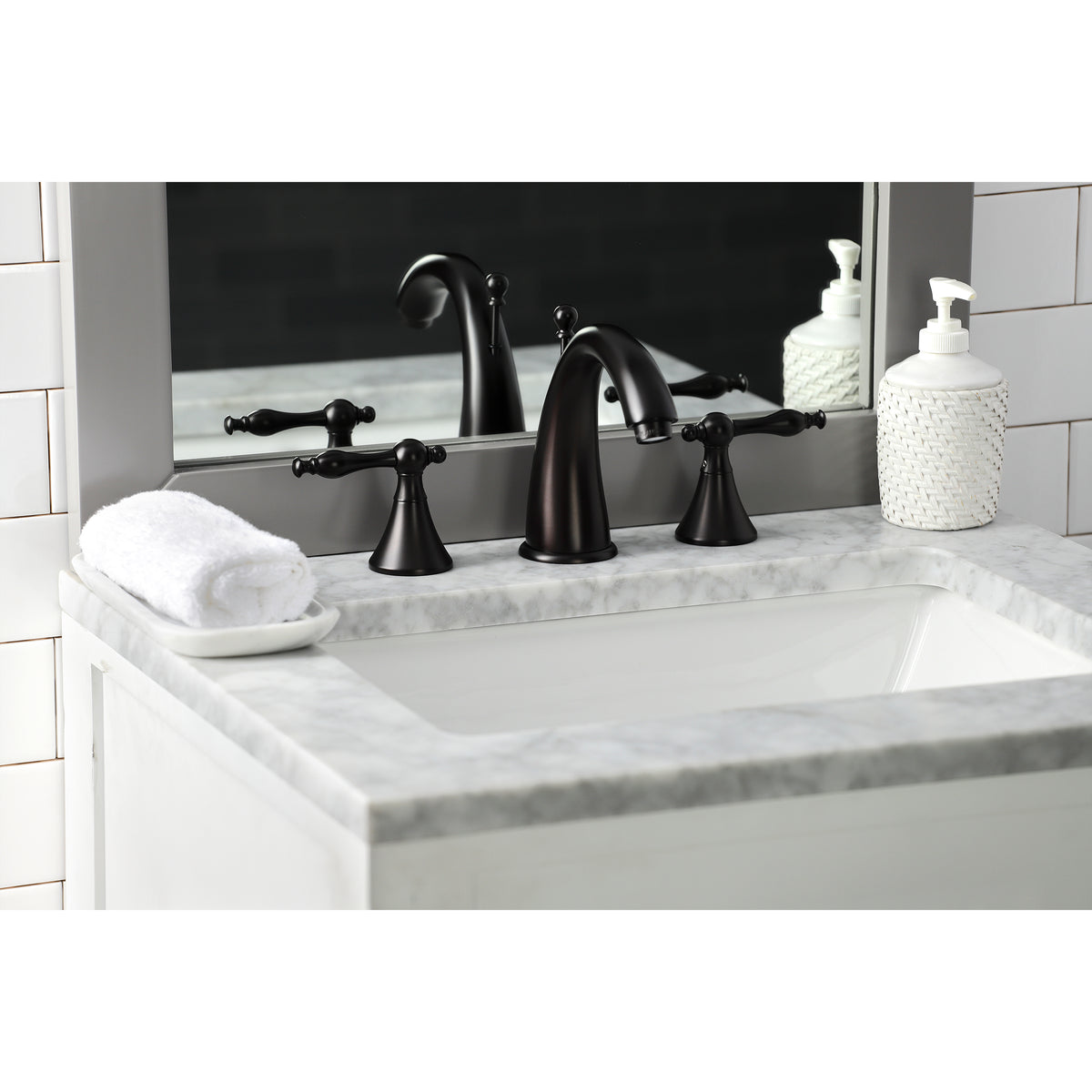Kingston Brass KS2971NL 8 in. Widespread Bathroom Faucet