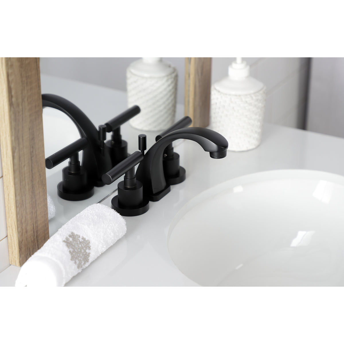 Kingston Brass KS4943CML Manhattan 8 in. Widespread Bathroom Faucet