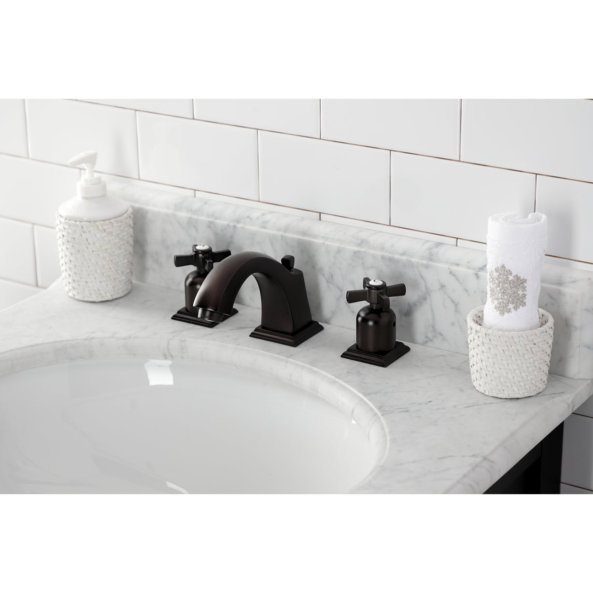 Fauceture FSC4685ZX 8 in. Widespread Bathroom Faucet