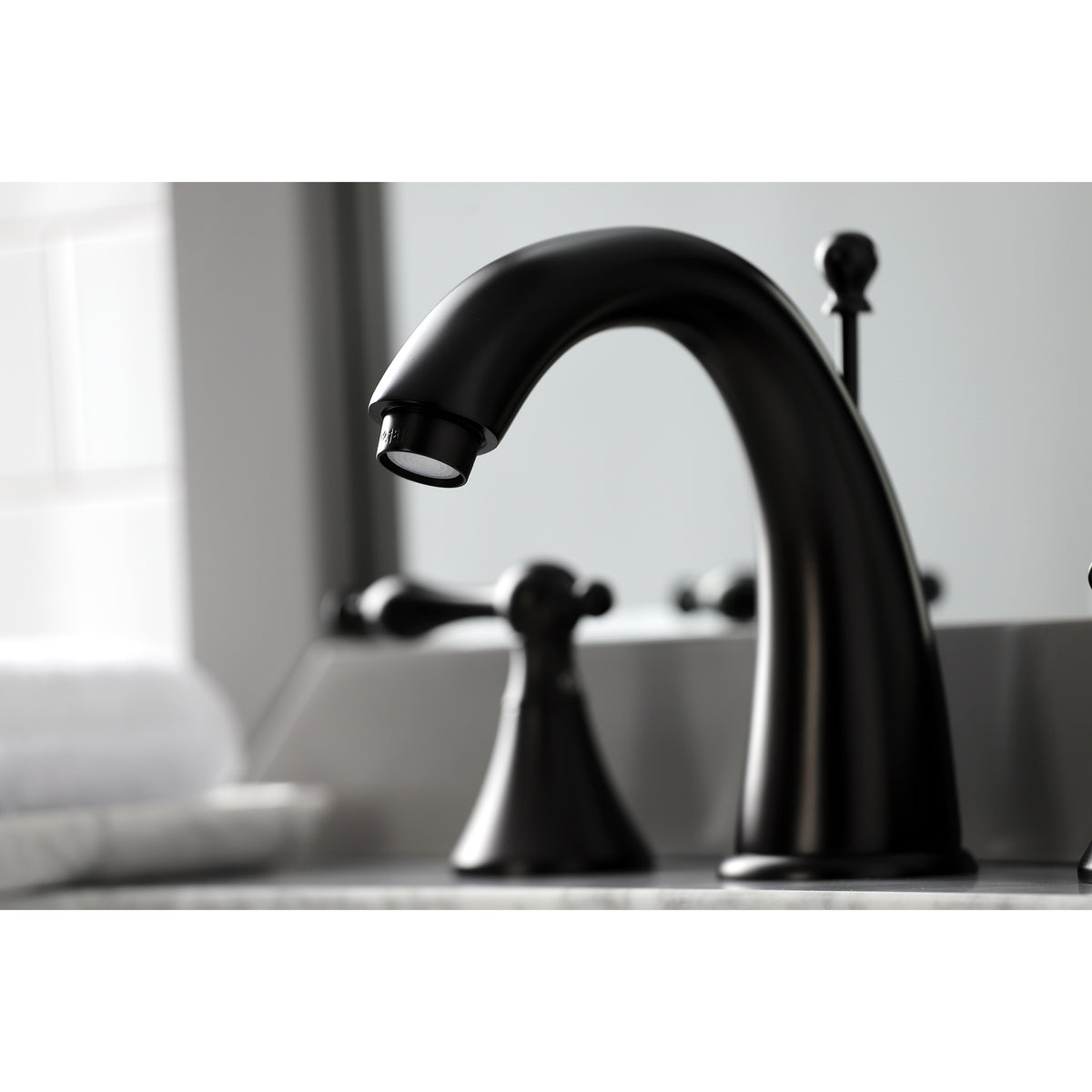 Kingston Brass KS2971NL 8 in. Widespread Bathroom Faucet