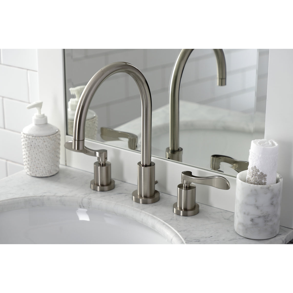 Kingston Brass KS8928DFL 8 in. Widespread Bathroom Faucet