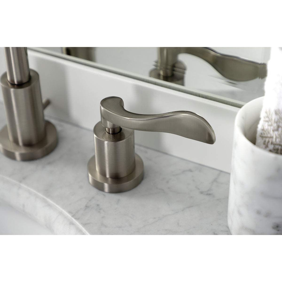 Kingston Brass KS8928DFL 8 in. Widespread Bathroom Faucet