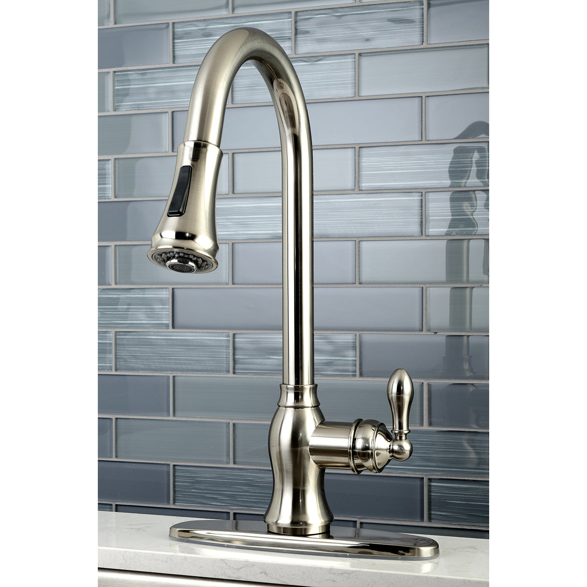Gourmetier GSY7771ACL American Classic Single-Handle Pull-Down Sprayer Kitchen Faucet